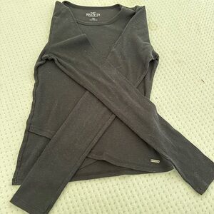Hollister basic black long sleeve. Cross bottom on one side. Size small.